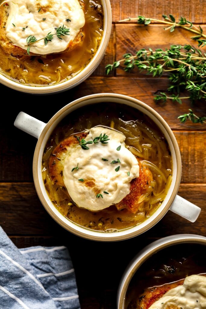 Sopa de cebola francesa vegana